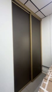Раздвижная перегородка ASMarket в золотом профиле с тонированным стеклом